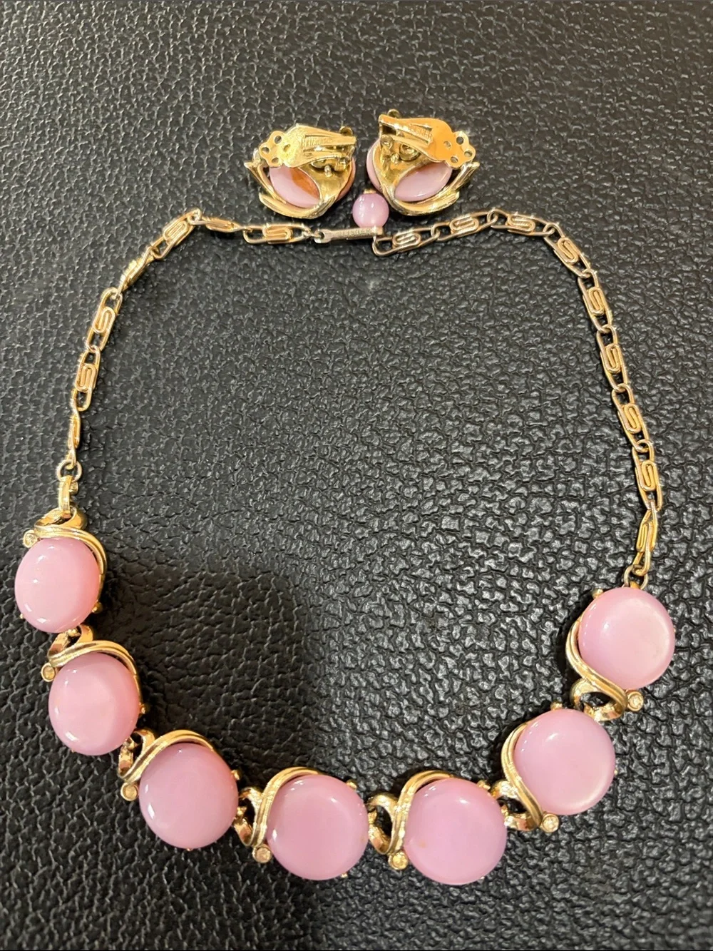 LISNER  1950 - 1960’s gold‑Tone Pink Cabochon Necklace and Earring Set
